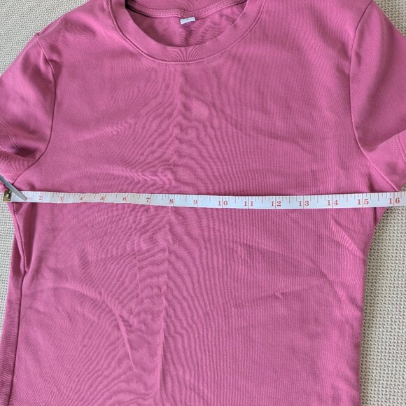 *2/$20* Uniqlo 90's y2k bright pink cotton baby tee, Size M - Picture 8 of 10